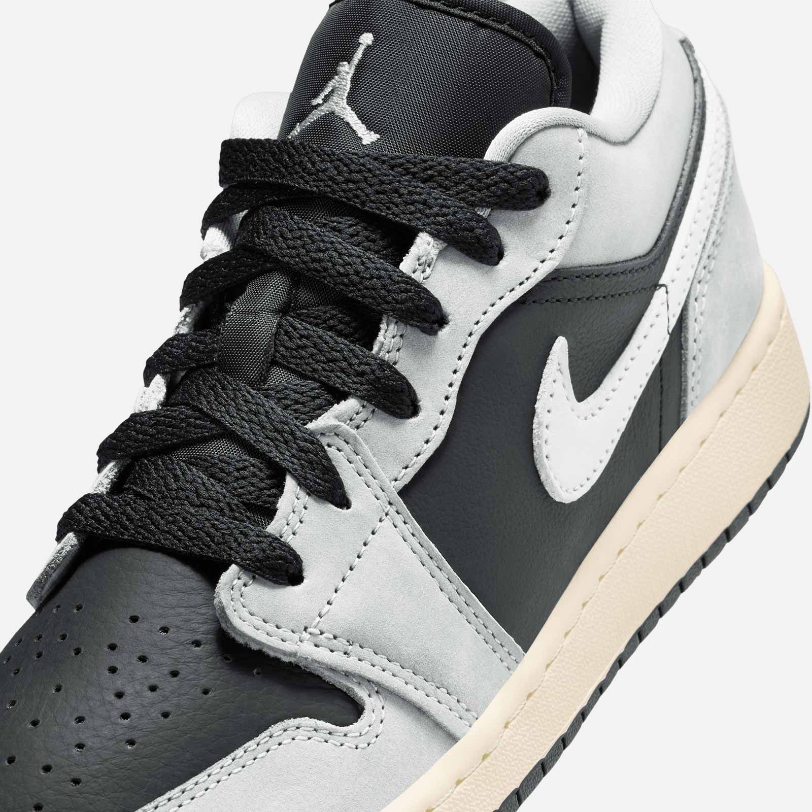 Air Jordan 1 Low SE HQ2021 012