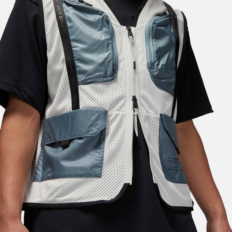 DM1386 030 23 Engineered Vest