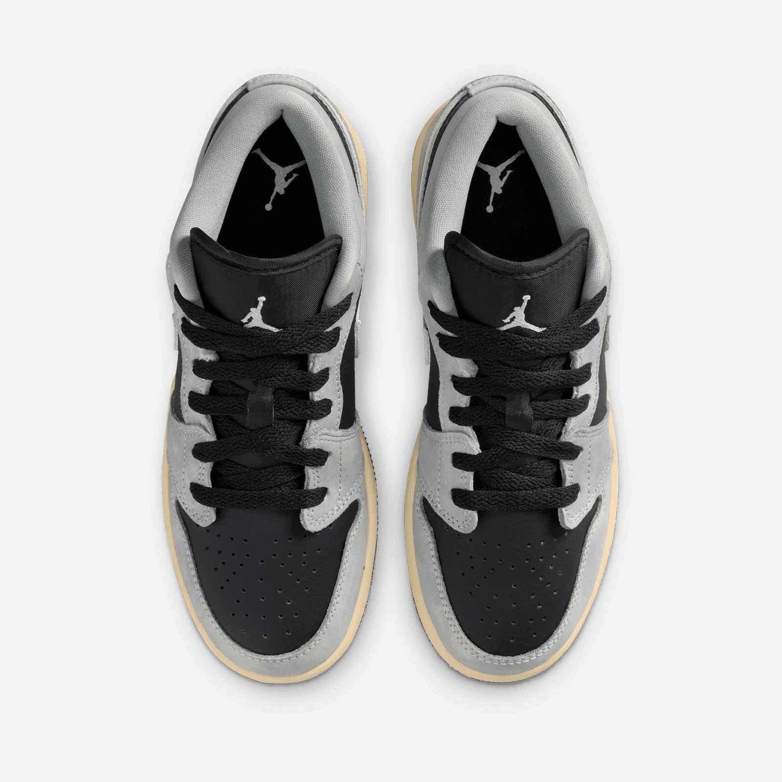 Air Jordan 1 Low SE HQ2021 012